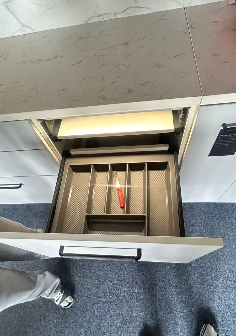 Cutlery organizer slim pull-out