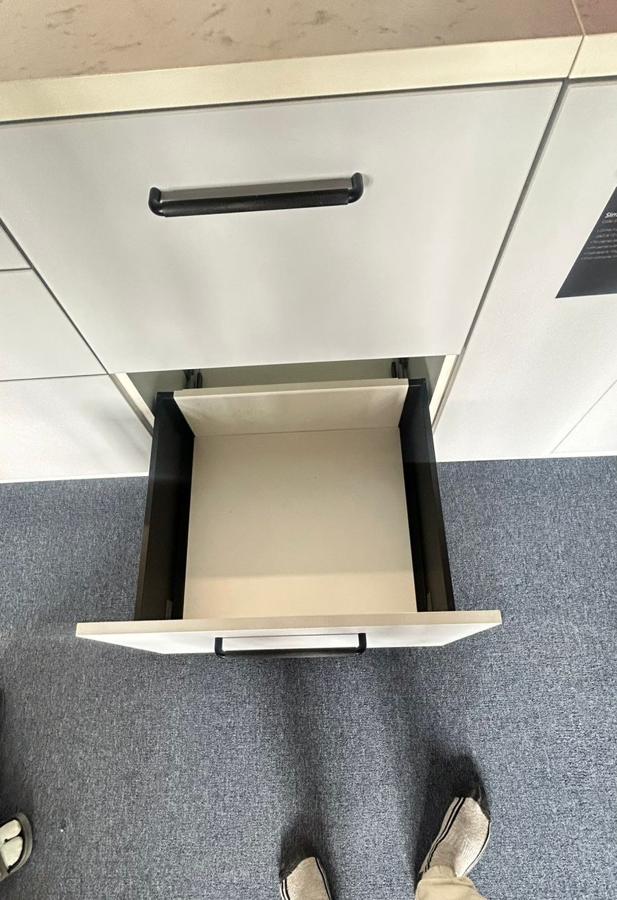 Slim pull-out drawer kitchen