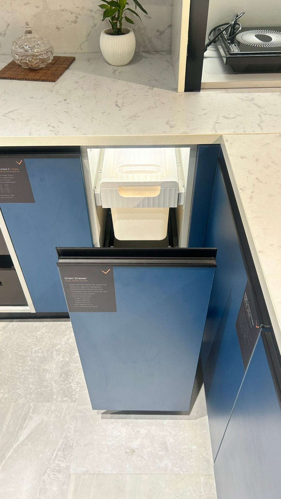 Pull-out corner storage